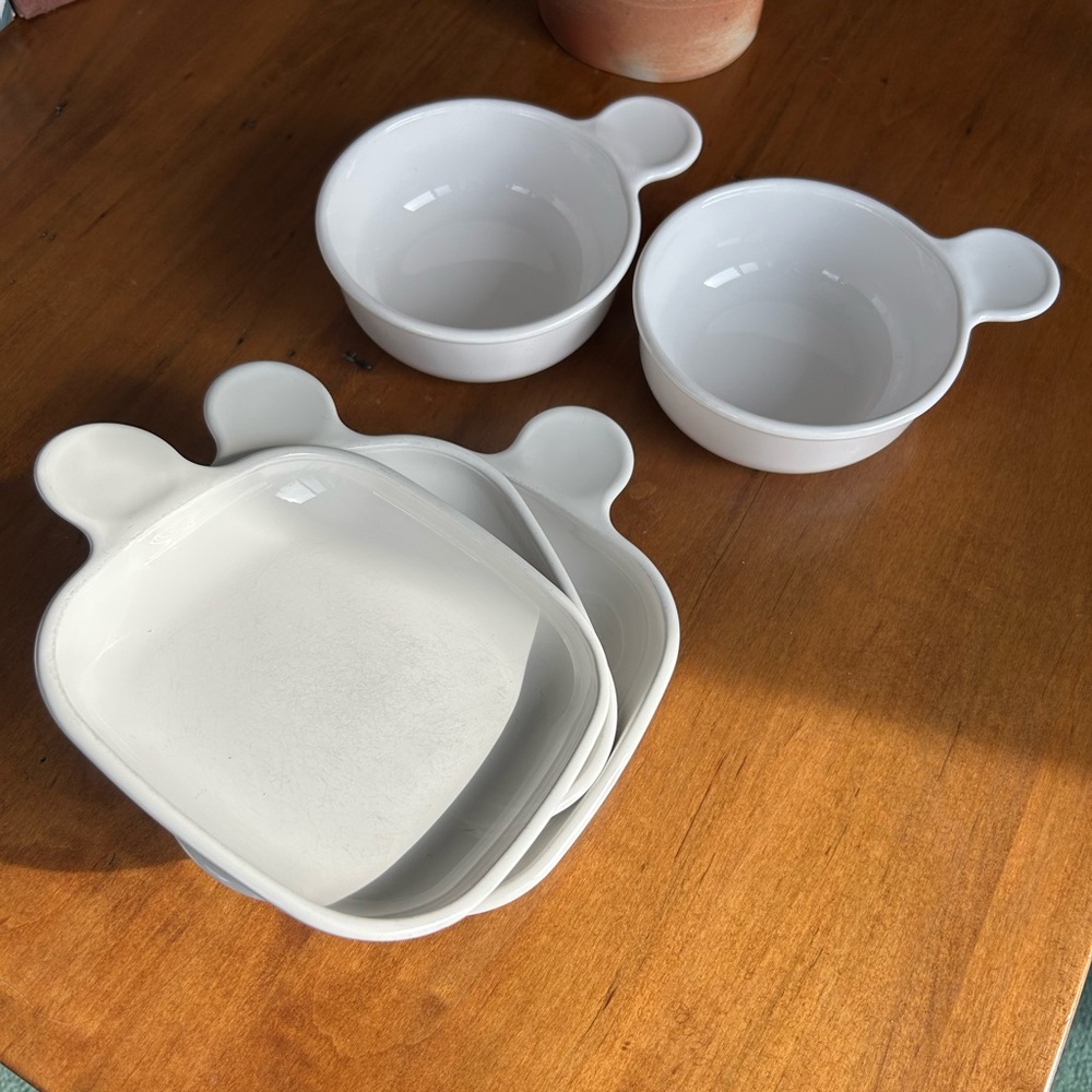Corningware White Ceramic set of 450 ml bowls (2) and 3 plates
